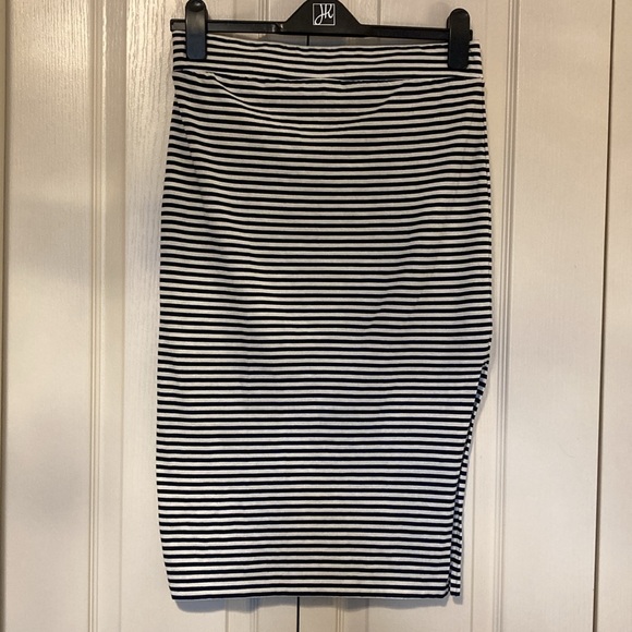 EUC Only black & white striped pencil skirt. Side slit. Size medium. - Picture 4 of 5